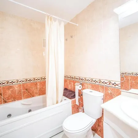דירה In With Kitchen